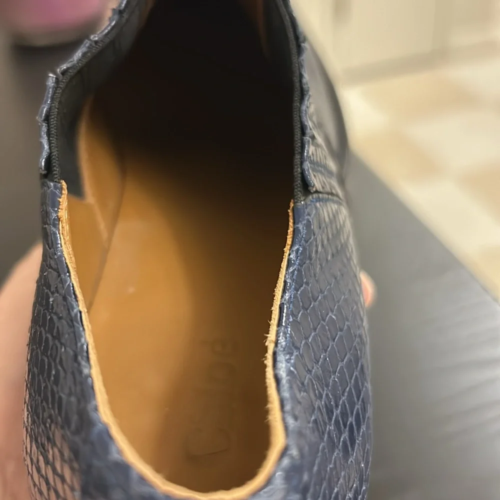 Chloe Elegant Blue Textured Shoes - Picture 11 of 15